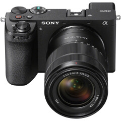 Sony A6700B + 18-135 mm Black